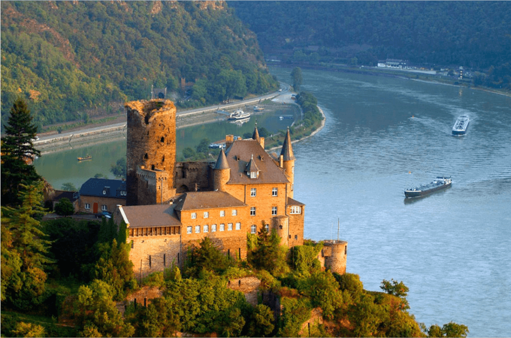 Família Dienstmann; castelo; Alemanha; Rio Reno